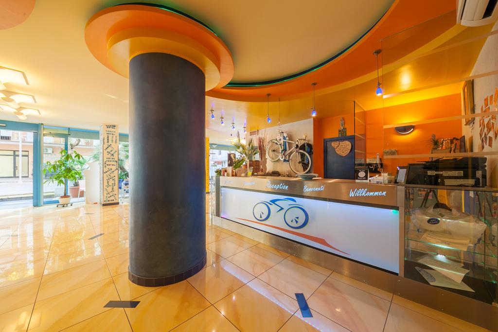 Hotel Senior Каттолика Экстерьер фото